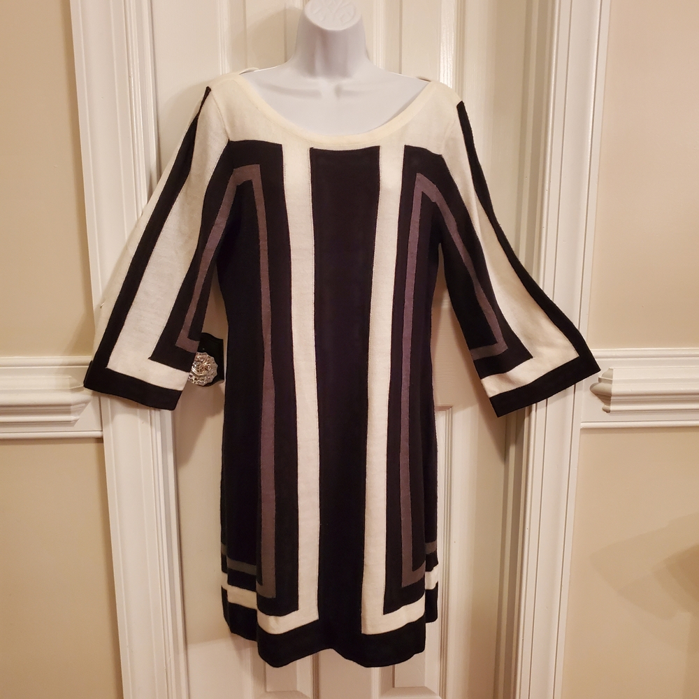 Roz & Ali -Black and White- Colorblock - Sweater Dress